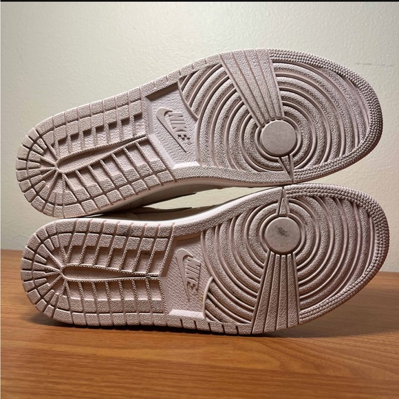 Jordan 1 High Guava Ice - Picture 6 of 10